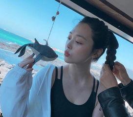 崔雪莉海边照片,展现清新自然之美”