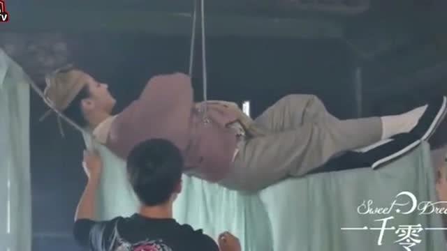 吊威亚拍戏花絮,揭秘吊威亚拍剧背后的惊险瞬间