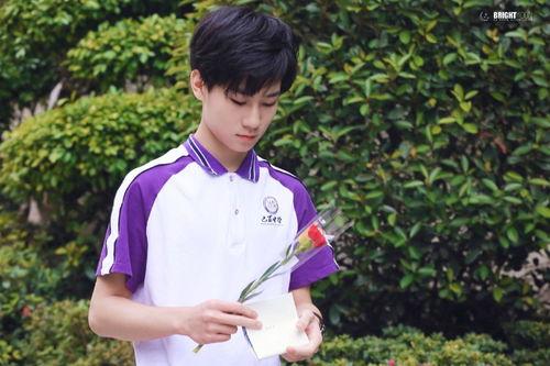 中学男生照片,中学男生集体照中的活力瞬间