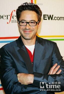 小罗伯特唐尼照片,光影交错下的钢铁侠传奇